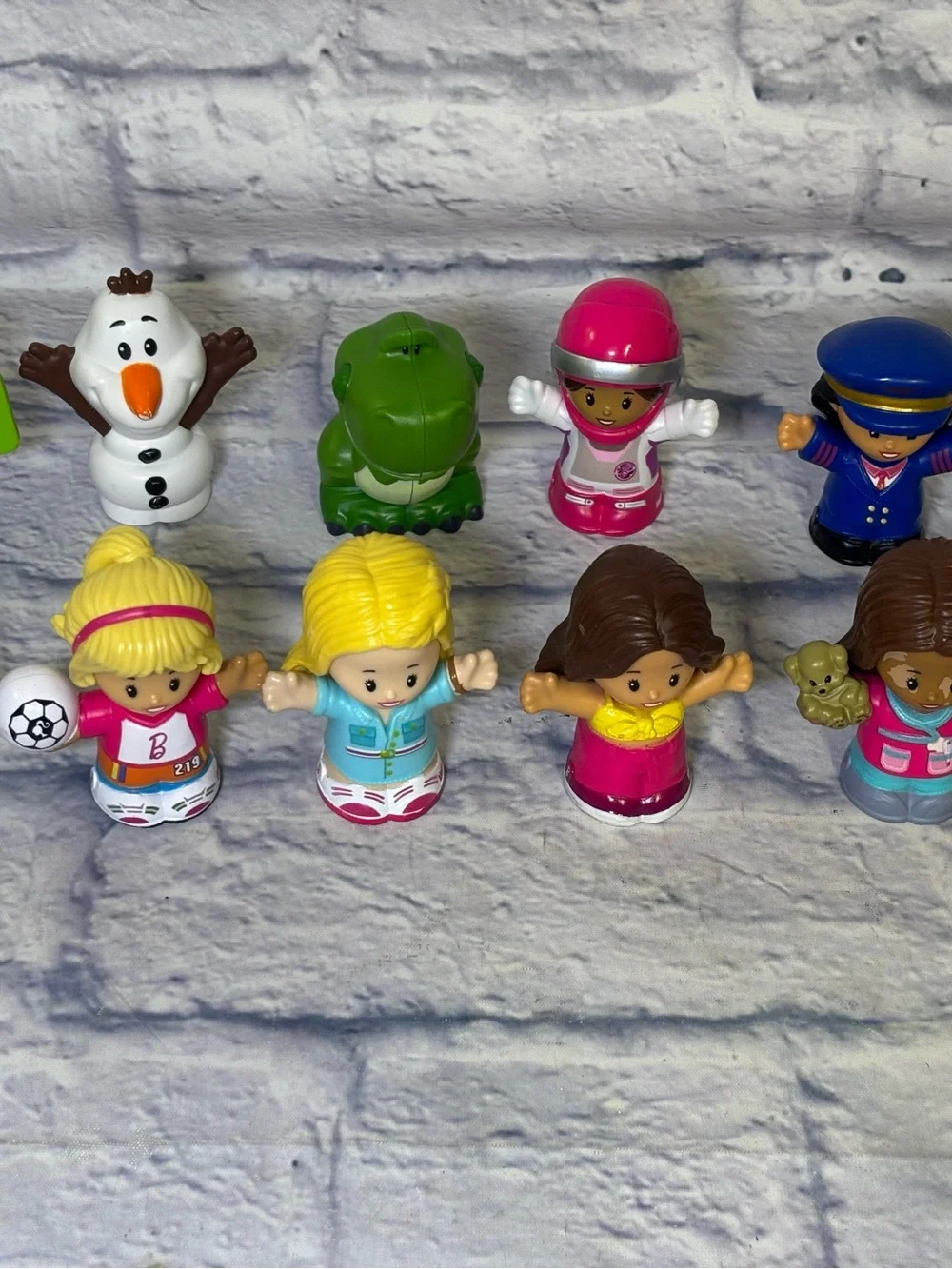 Lot of (12) Fisher-Price Little People figurines And Animals Olaf Barbie Rex